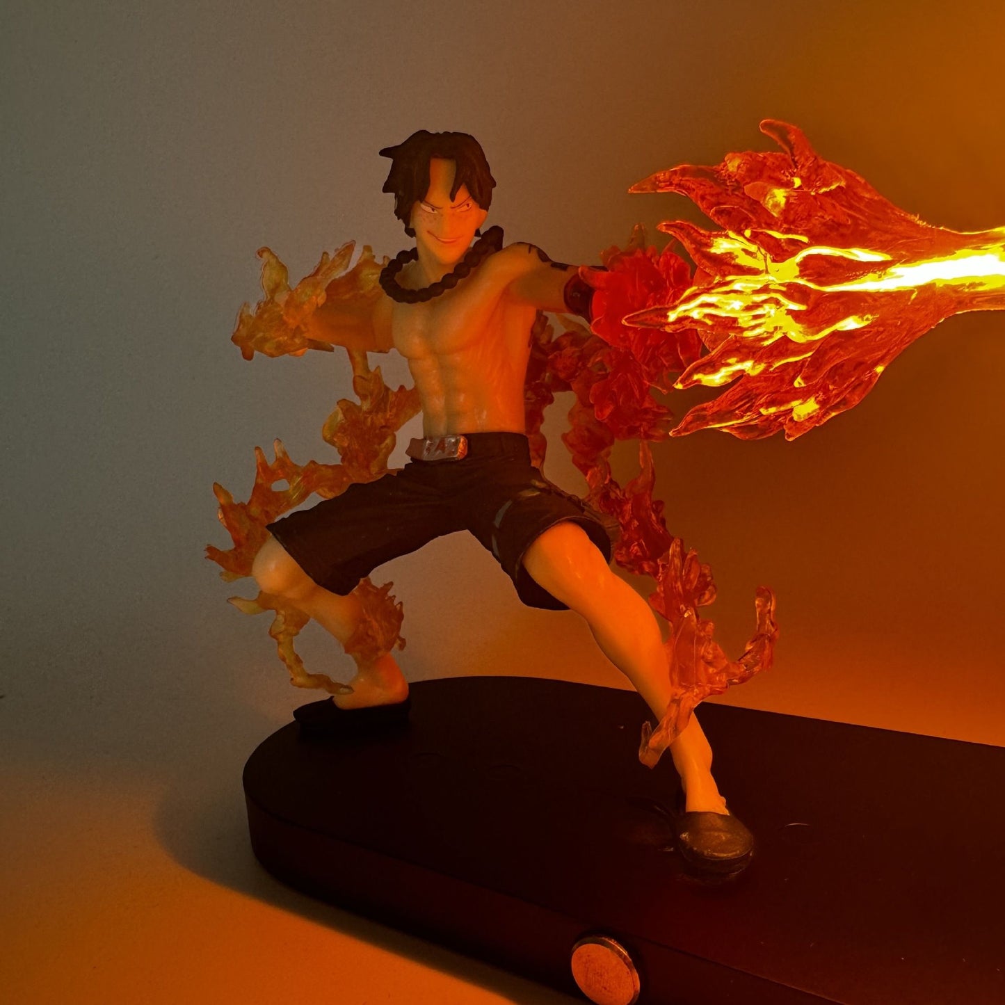Ace of Spades Anime Night Light One Piece Luffy Figure Decoração de Presente para Quarto de Meninos Iluminação Ambiente de Estudo