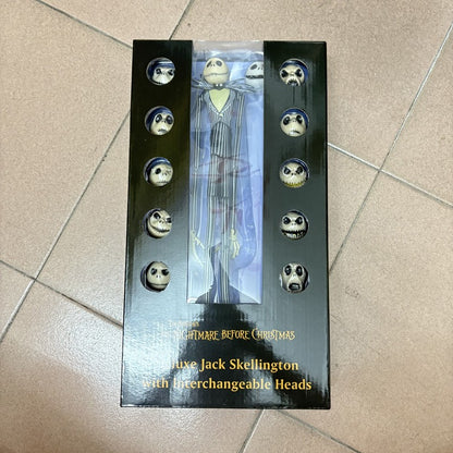 Coleção de Brinquedos 25º Aniversário: Boneco Articulado de Luxo Jack Skellington de O Estranho Mundo de Jack com Cabeças Intercambiáveis