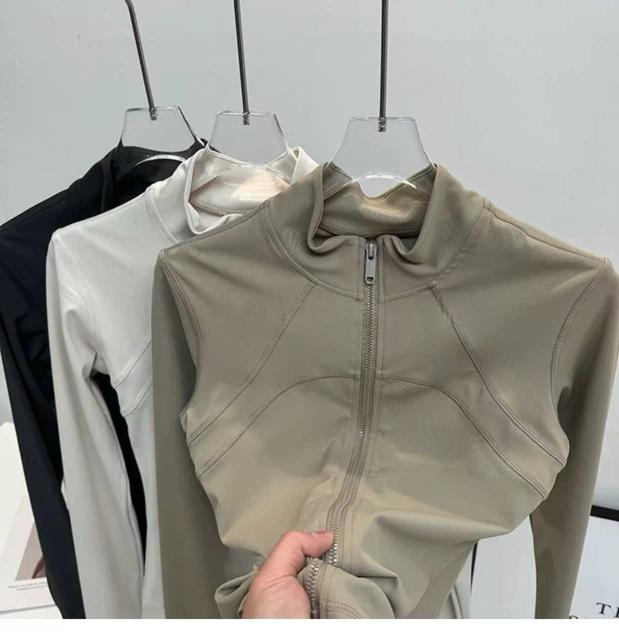 Yoga Suit Women's High-end Standing Collar Long Sleeved Sports Jacket Running Training Fitness Top Windproof Running Suit