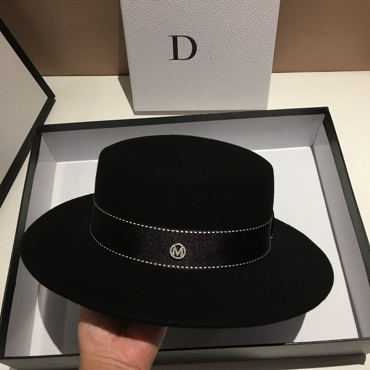 Chapéu Fedora de Lã com Aba Larga e Topo Chato nas Cores Neutras Preto e Branco para Uso Casual Unissex de Outono Inverno Masculino e Feminino