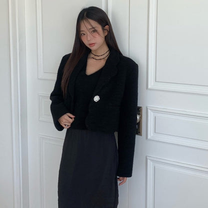 High-end Unique Button-down Woolen Cropped Coat Women Fall Winter Black White Jacket Vintage Design Long Sleeve Coats 2025