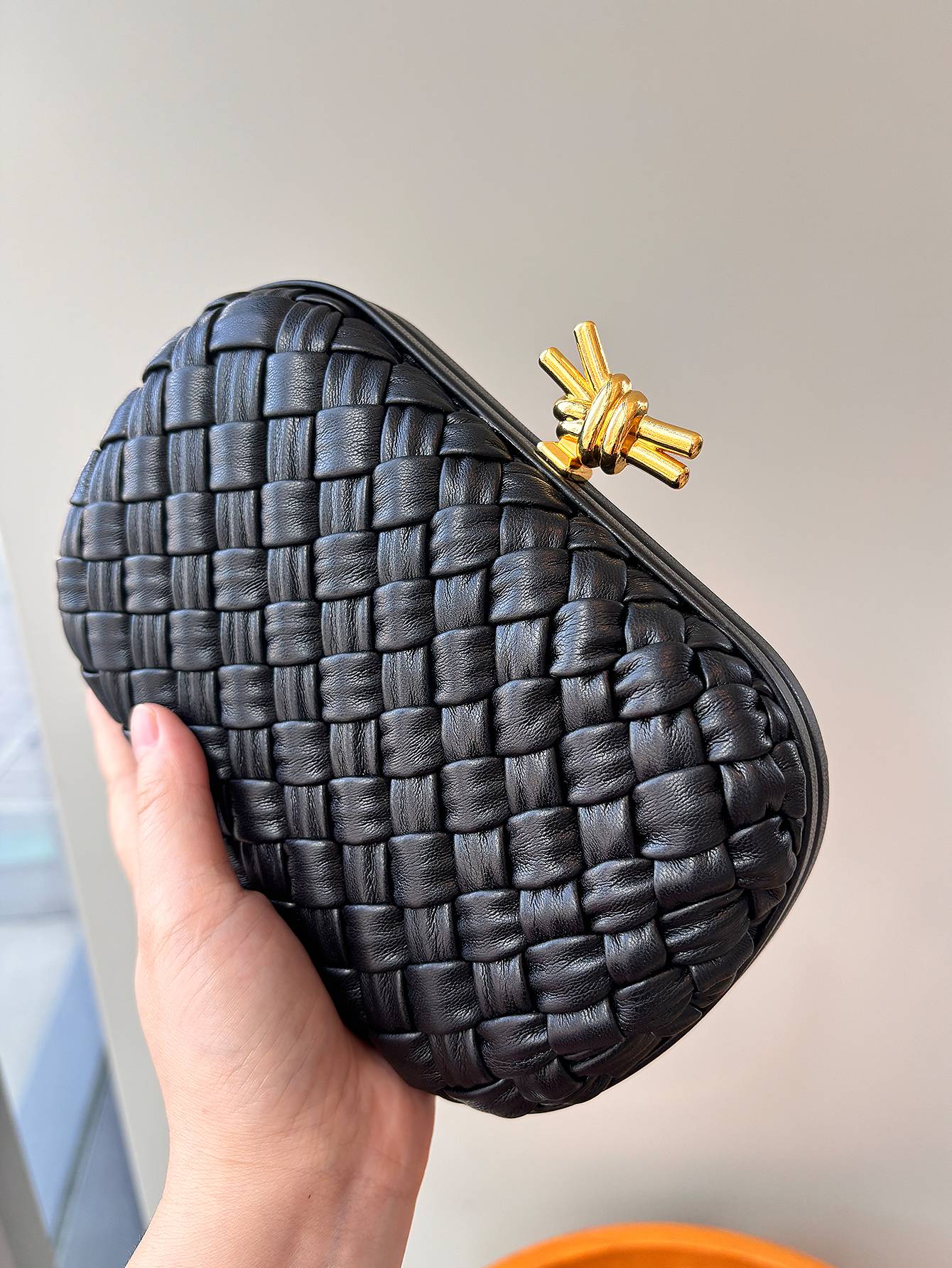 2025 fashion new ladies clutch bag high sense niche design woven bag elegant dinner clutch shoulder slung chain fashion high qua