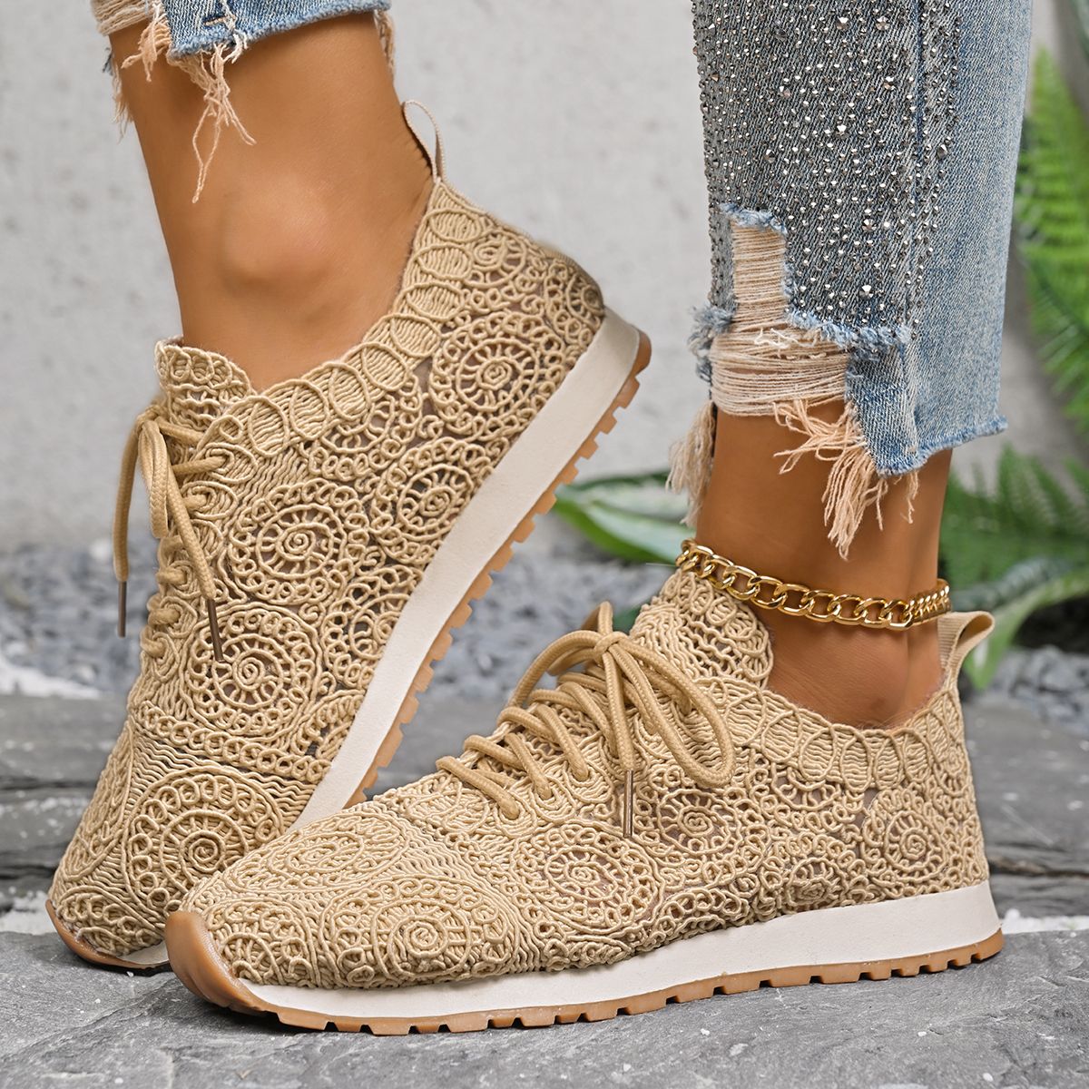 New Sneakers For Women Breathable Fashion Trainers Plus Size Women Sneakers Mesh Fabric Lace Up Women Shoes Female Footwear