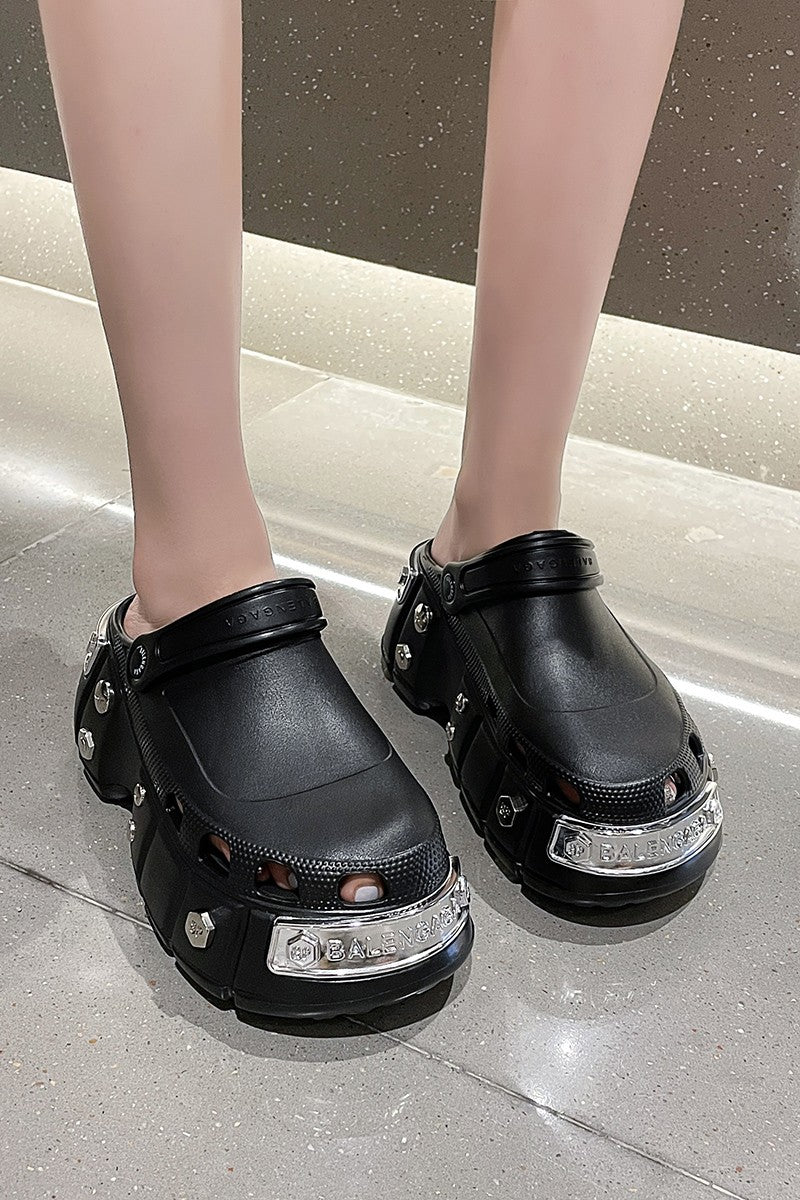 Men's and Women's Thick Soled Fashion Slippers with Soft Soles for Indoor and Outdoor Wear Fashionable and Versatile