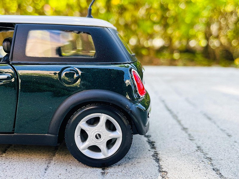 Maisto 1:24 BMW MINI Countryman verde liga super carro de brinquedo simulação liga modelo de carro artesanato decoração coleção brinquedo ferramentas presente