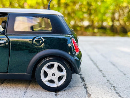 Maisto 1:24 BMW MINI Countryman verde liga super carro de brinquedo simulação liga modelo de carro artesanato decoração coleção brinquedo ferramentas presente