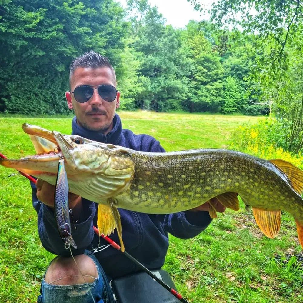 Minnow Afundante 19g Jerkbait Flutuante 15g Isca de Pesca Anzóis Triplos Swimbait Pesca Popper Tackle Wobbler Isca Artificial