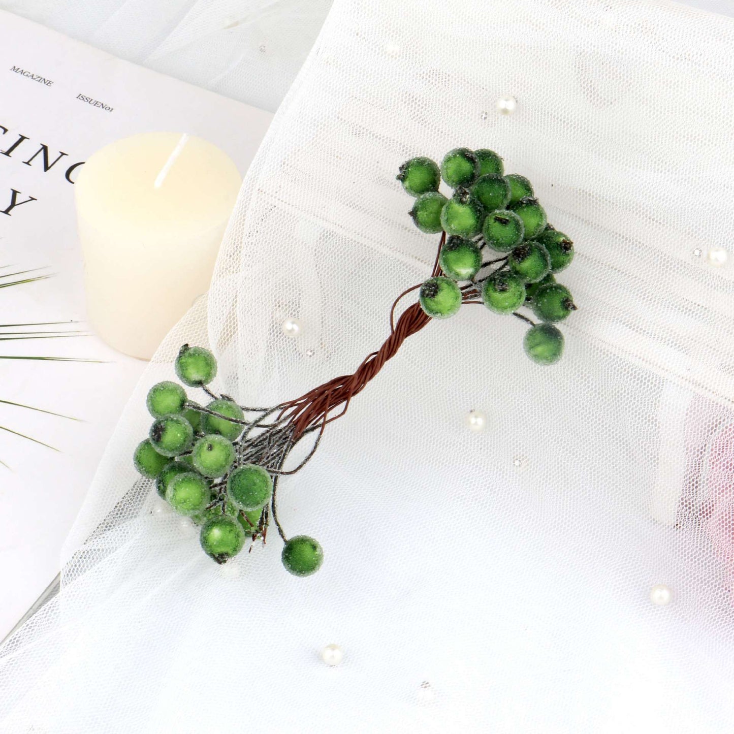 40pcs Mini Christmas Frosted Artificial Berry Vivid Red Holly Berries Wedding Party Decoration Artificial Flowers Home Decor