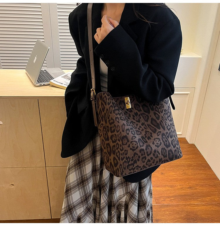 Shoulder Bags Bucket Bag Retro Suede Fur Women Tote Bag New Style Versatile Shoulder & Crossbody Bag 2025