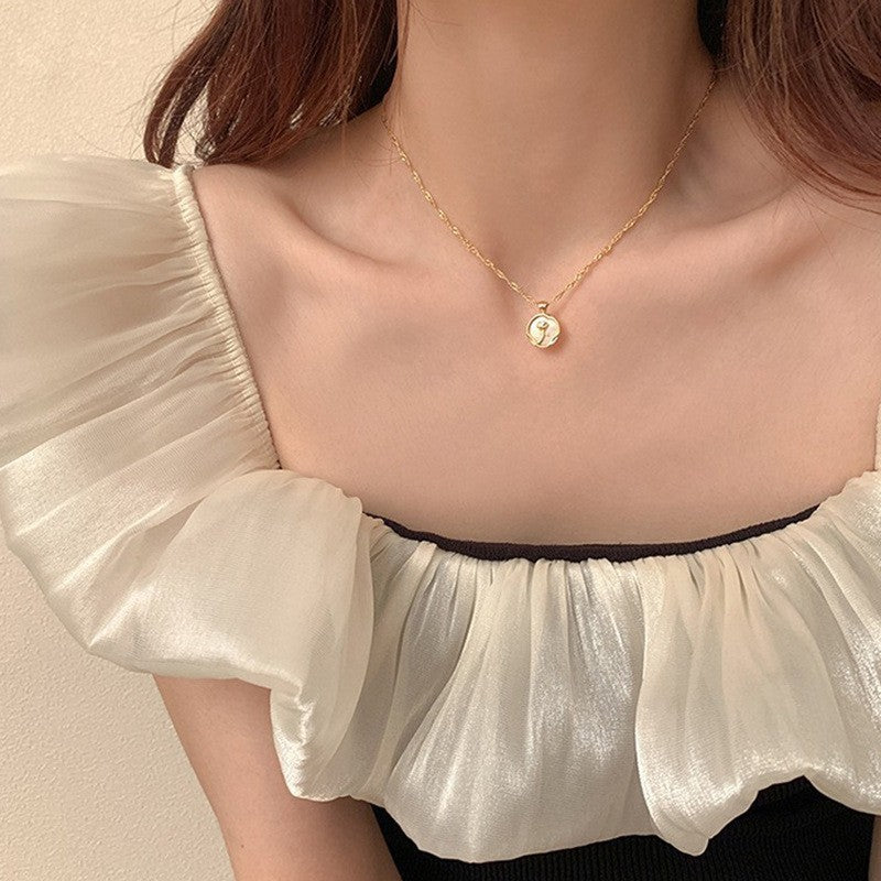 Novo Colar de Aço Inoxidável com Pingente de Rosa de Metal Irregular Redondo para Mulheres Corrente de Clavícula Vintage Joia de Luxo para Festa