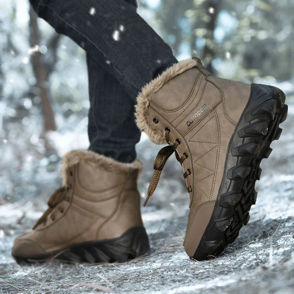 Botas de Neve de Inverno 2025 Masculinas Sapatos Outdoor Cano Alto Cadarço Antiderrapante Botas de Tornozelo Quente Confortáveis Pelúcia Sapatos Casuais Masculinos