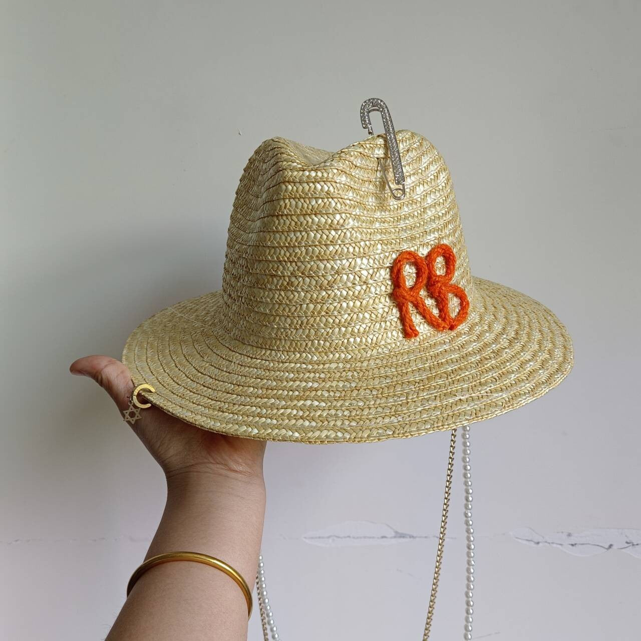 2023 Summer sun hat Lafite grass French straw hat Women's chain decorated straw hat Holiday Sun hat Punk style  beach