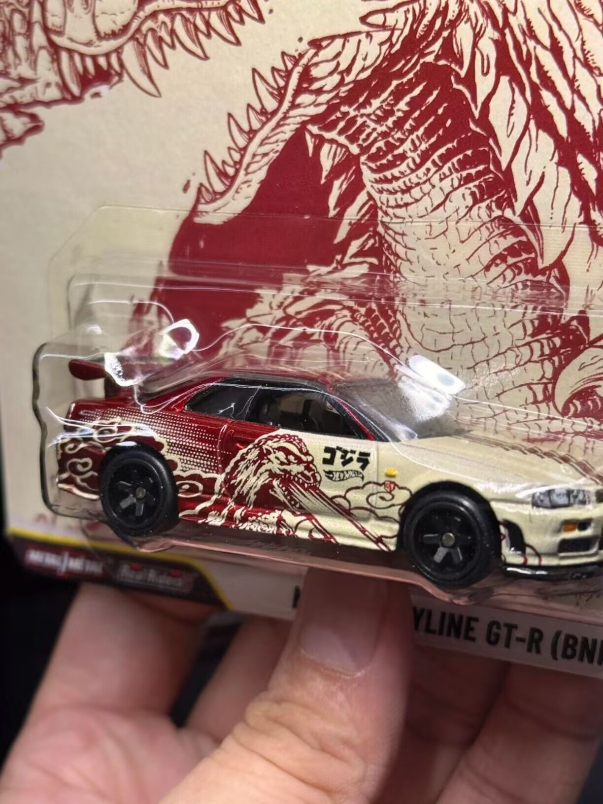 Hot Wheels Premium Carro de Cultura Pop Escala 1/64 - Nissan Skyline Gt-R Godzilla - Brinquedo Colecionável Para Meninos Presente de Natal