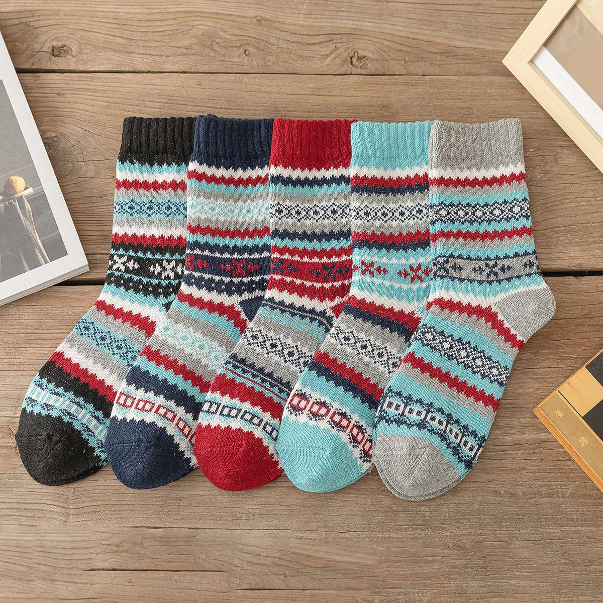 5 Pairs Lot New Man Women Socks Thick Warm Winter Socks Retro Style Flower Pattern Couple Models Free Size