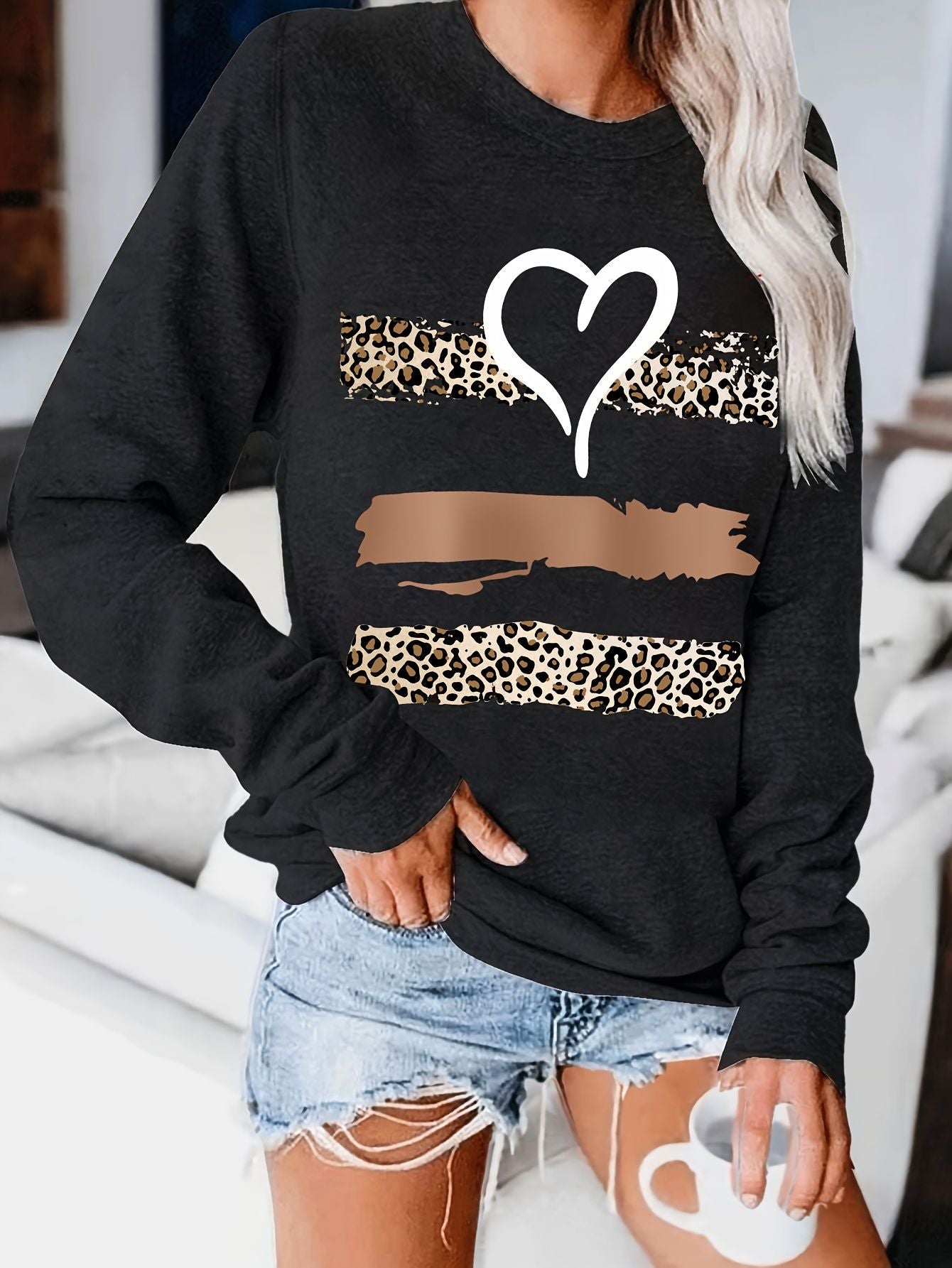 LOVE Print Crew Neck T shirt Casual Long Sleeve Autumn and winter top women's  T-shirt loose and comfortable black white