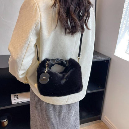 New Winter Plush Handbag Small Half Moon Crossbody Bag Simple Elegant Cute Ladies Shoulder Bag