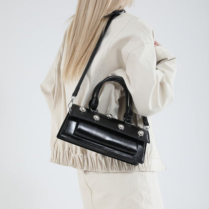 Bolsa de Ombro Pequena Retrô com Rebites de Couro PU LEFTSIDE para Mulheres Tendência 2025 Bolsas de Mão de Luxo Y2K e Bolsas Transversais Femininas