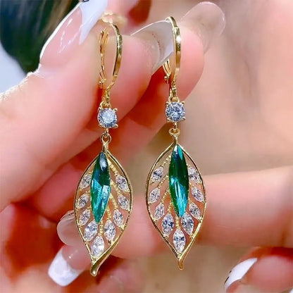 Brincos de Folhas Douradas com Cristal Verde para Mulheres Acessórios Diários de Individualidade Presentes de Joias para o Dia dos Namorados Aniversário