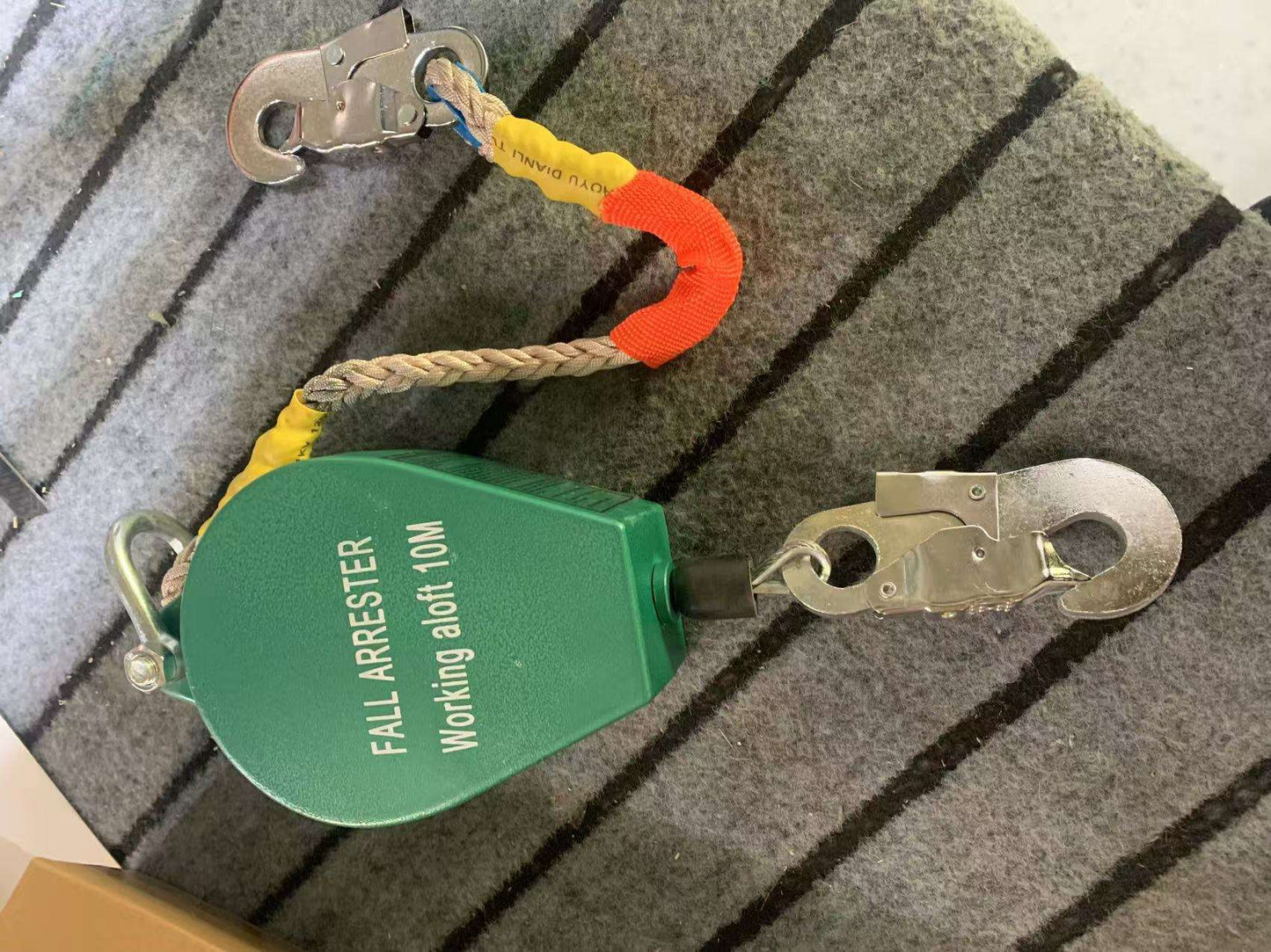Self Retracting Lifeline 661lbs Fall Arrester Fall Protection Retractable Lanyard Safety Device for Connect The Safety Harness