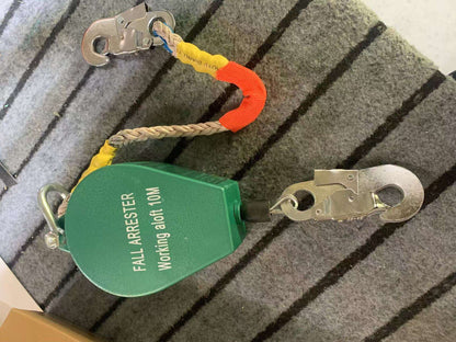 Self Retracting Lifeline 661lbs Fall Arrester Fall Protection Retractable Lanyard Safety Device for Connect The Safety Harness