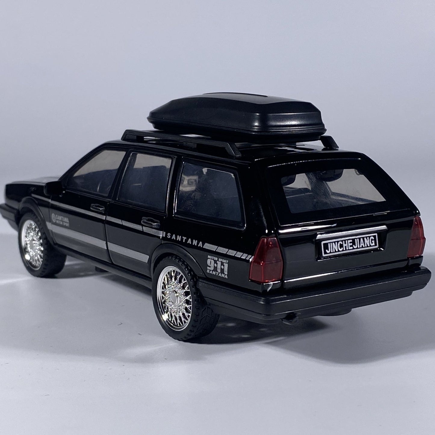 Miniatura Santana Quantum VolksWagenwerk Escala 1:32 em Liga Metálica, Decoração de Carro, Presente Criativo para Amigos, Brinquedo com Som e Luz