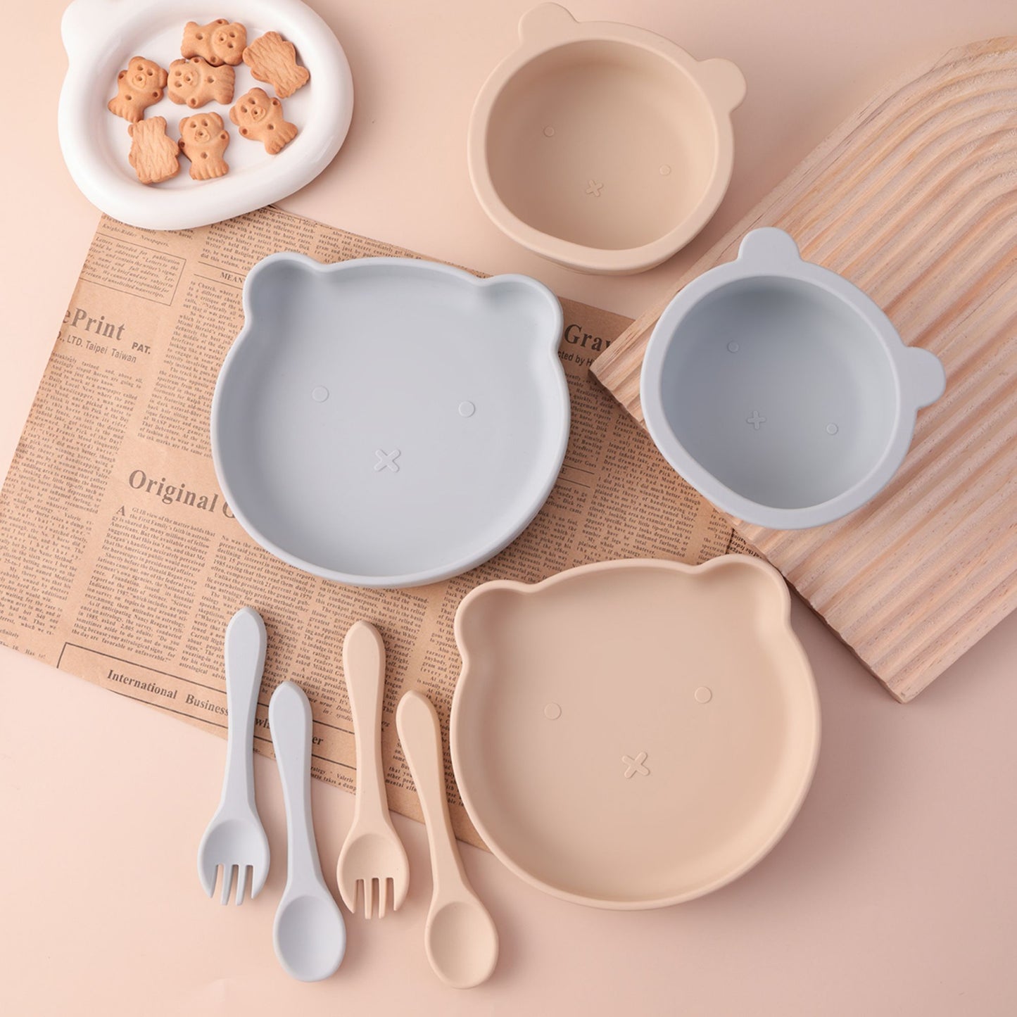 Color Kids 4PCS Silicone Feeding Tableware Set Baby Newborn Items Sucker Dishes Spoon Fork Bowls Food Training Essentials