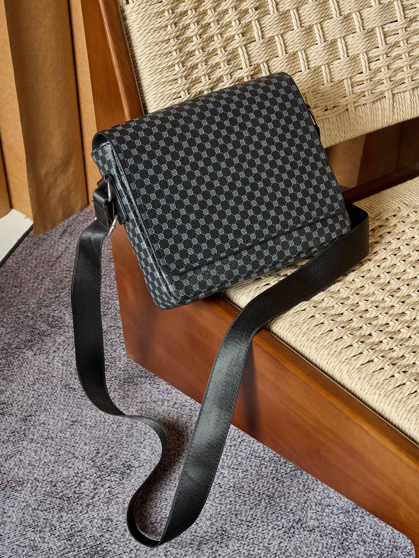 ??24cm Men's Crocodile Embossed Crossbody Bag - Slim Anti-Theft PU Sling Bag w/ Phone Pocket, Fits 10" Tablet & Passport