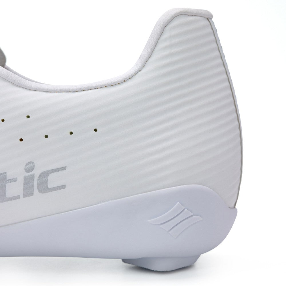 Santic Carbon Fiber Cycling Shoes Outdoor Wear Resistant Road Riding Sneakers Unisex Men Women Adjustable Pro Racing Bicyle Shoe