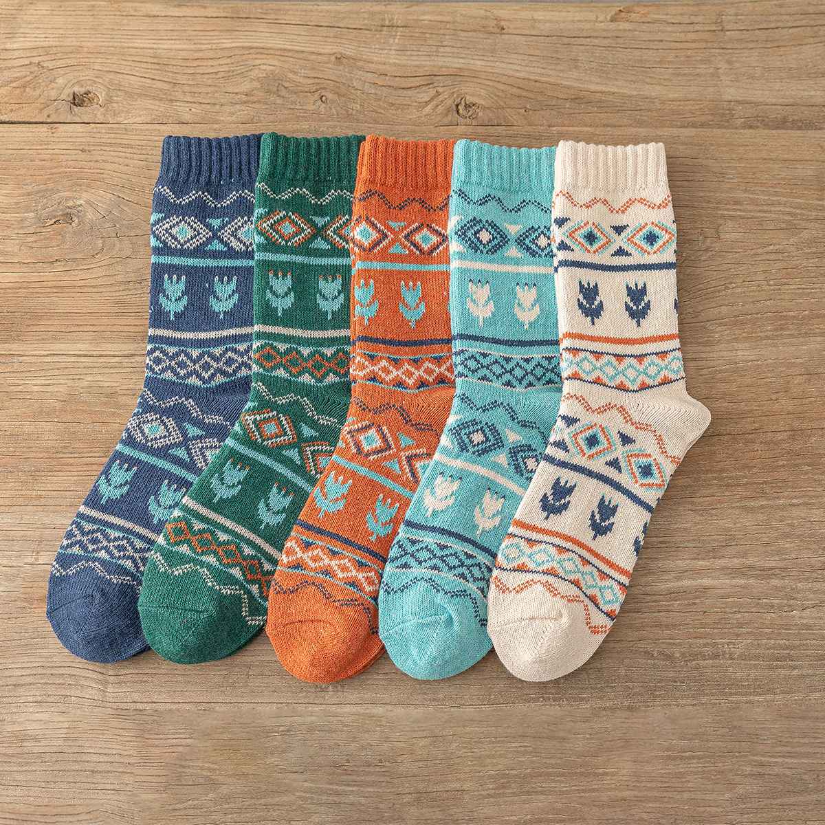 5 Pairs New Man Women Thick Winter Warm Socks Retro Style Dot Wave Pattern Couple Models Free Size