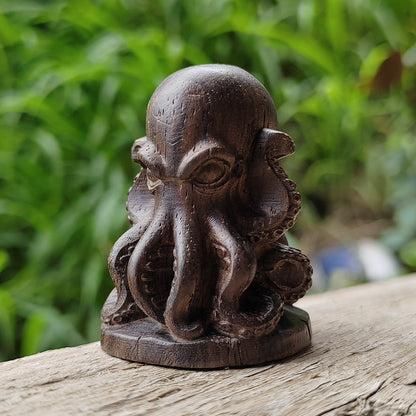 1.8 Inch Hand-Carved Wooden Octopus Figurine Ornament Animal Theme Suitable for Holiday Decorations, Housewarming Gifts, Christmas Gifts, Home Decoration, Bedroom, Living Room, Back-To-School Season Gifts, Birthday Gifts