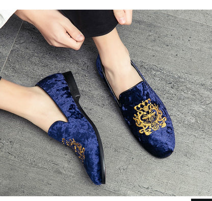 2022 Wedding Dress Shoes Casual Men Loafers New Big Size Lazy Peas shoes Embroidery Moccasins Shoes Suede Leather shoes Zapatos