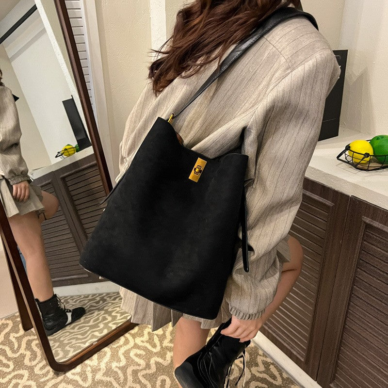 Autumn/Winter Bucket Bag Retro Suede Fur Large Capacity Tote Bag for Women, New Style Versatile Shoulder & Crossbody Bag
