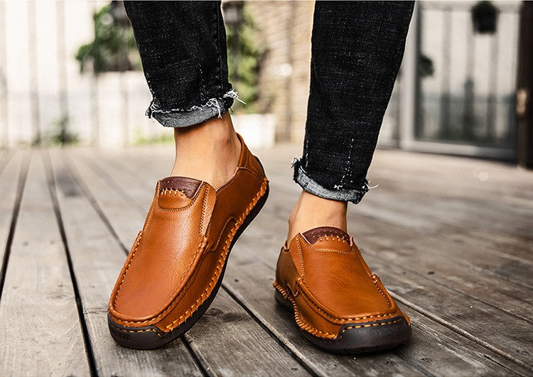 Novos Sapatos Masculinos de Couro Feitos à Mão Casuais Confortáveis Mocassins Masculinos de Couro Slip On Sapatilhas Masculinas Venda Quente Calçados para Caminhada ao Ar Livre