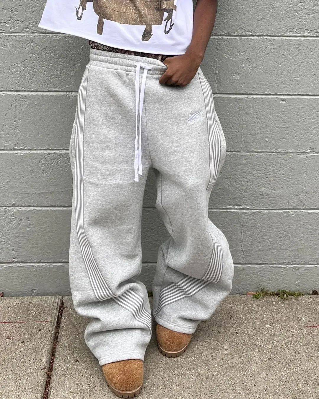 Calça Casual Bordada Cinza Y2k Camuflada Tática Funcional Masculina Feminina Premium Moletom com Cordão