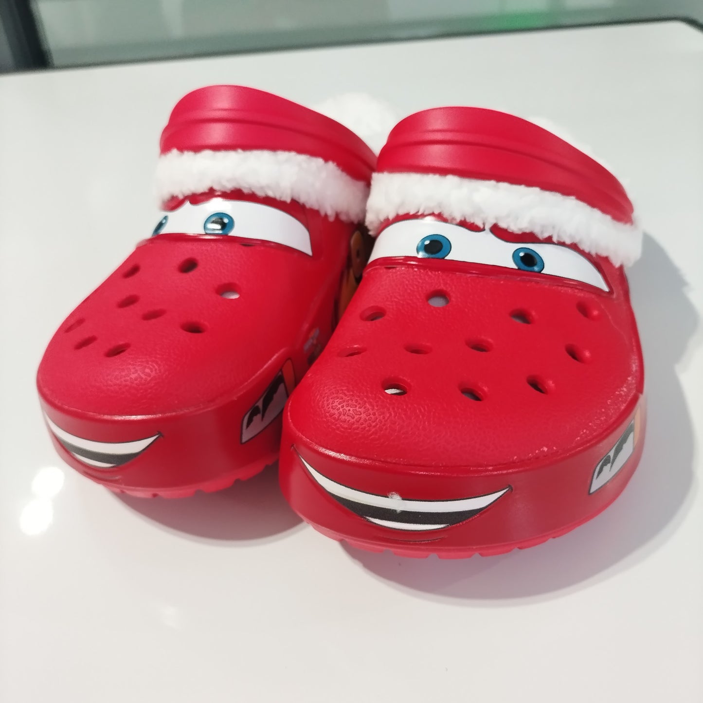 Mcqueens Pixar Buraco Sandálias Anime Desenhos Animados À Prova D'Água Adicionar Chinelos De Pelúcia Sandálias De Areia Ao Ar Livre Casual Adulto Com Flor De Sapato