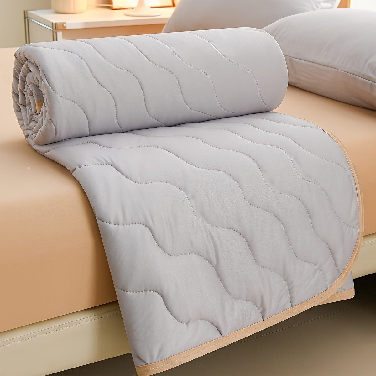 Cozy Floral Flannel Throw Blanket Soft Machine Washable All-Season Comfort with Cute Pink Strawberry Flower Design