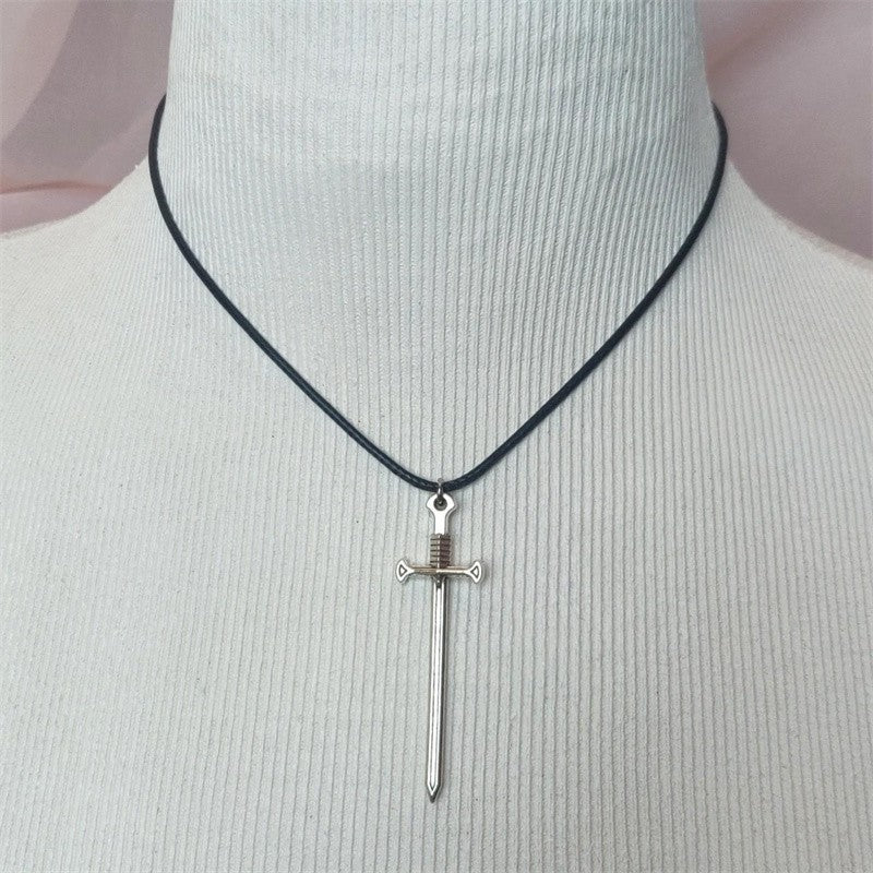 [Um pingente de espada retrô] Colar com Pingente de Espada Retrô, Colar com Pingente de Liga de Zinco com Cruz Estilo Punk para Mulheres e Homens