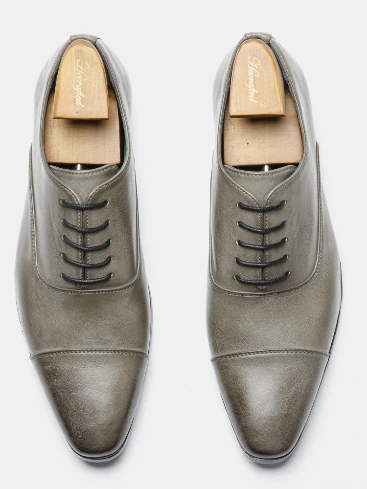 Fashionable Oxford gentlemen's formal men's shoes, comfortable social men's shoes