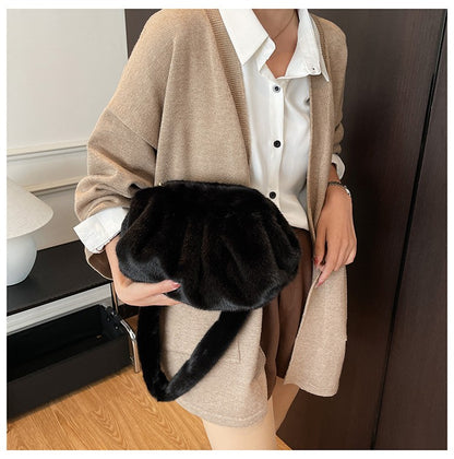 Elegant Wrinkled Cloud Clutch Bag Faux Fur Shell Shoulder Crossbody Bag Women Stylish Pillow Bag Guangzhou High Quality Bag