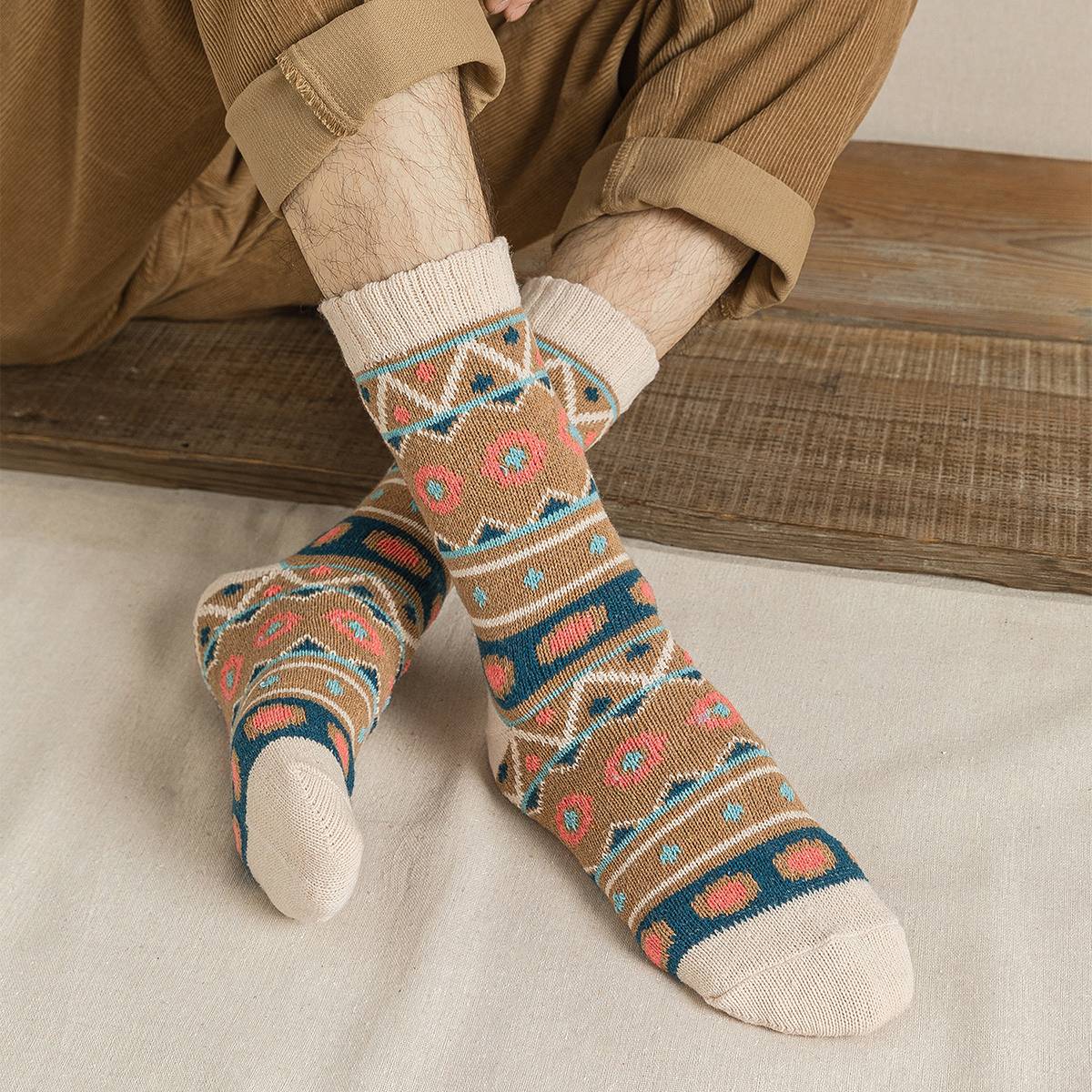 5 Pairs New Man Women Thick Winter Warm Socks Retro Style Dot Wave Pattern Couple Models Free Size