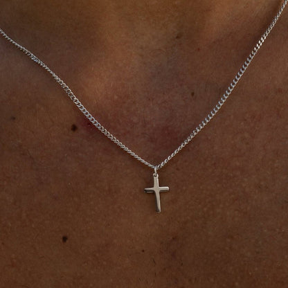 Colar Minimalista Masculino com Pingente de Cruz Presente Perfeito para Namorado Joia da Moda Estilosa