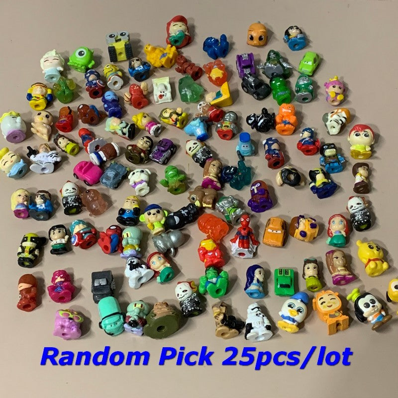 Escolha aleatória 10/25/50pçs Squinkies Mini Bonecos de Borracha Marvel Universe Super-Heróis DC Comics Princesas Disney Pixar Mini Brinquedos
