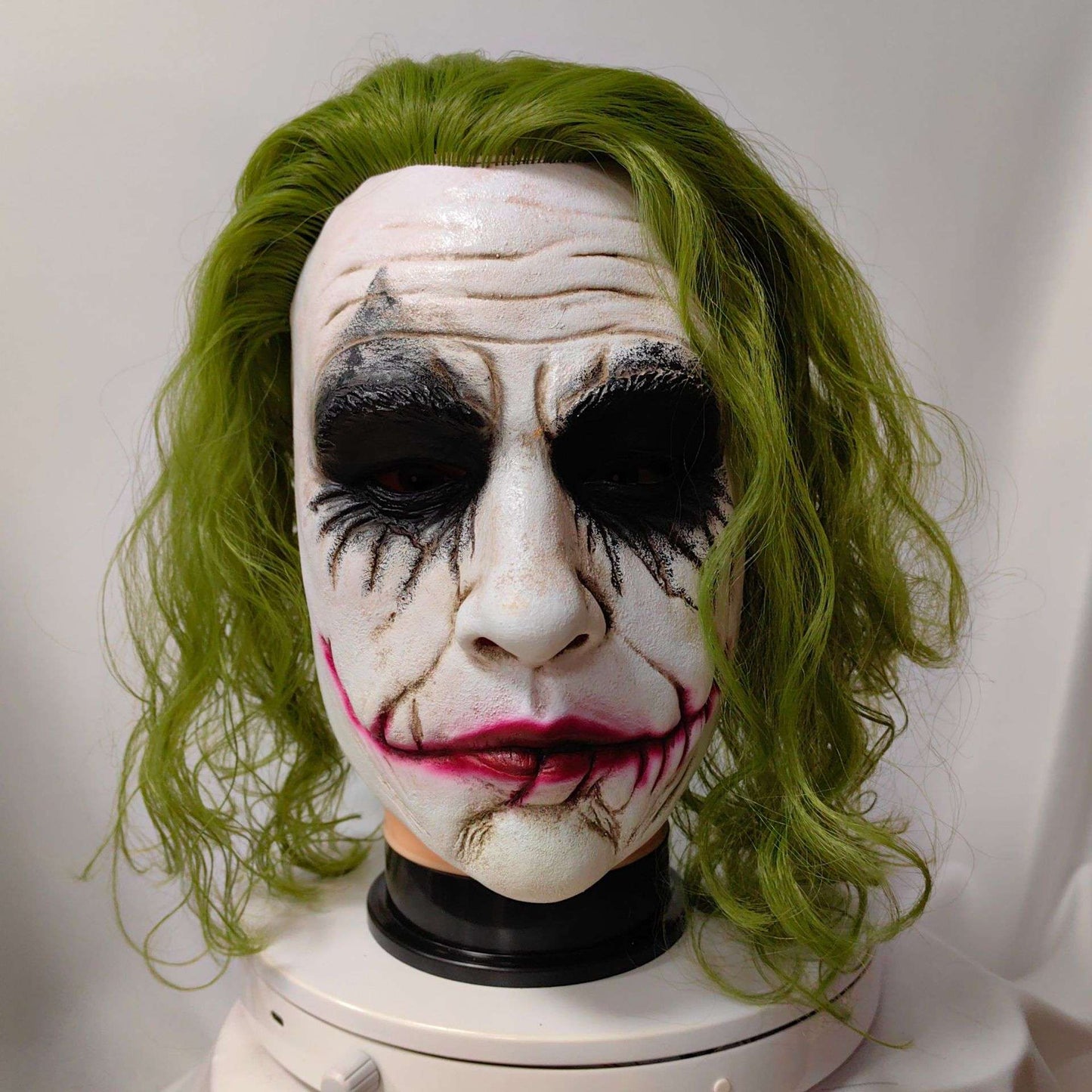 2025 The Dark Knight Joker Cosplay Mask Green Hair Halloween Party Unisex Adult One Size Latex Mask Clown Bat Knight