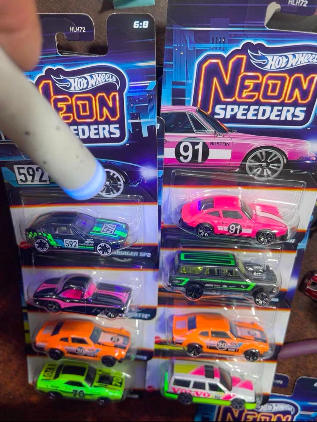 Série Carros Hot Wheels Neon Speed Originais Hlh72 Porsche Volvo Dodge Volkswagen Veículos Die-Cast Modelos Carros Brinquedos Coleção Presentes