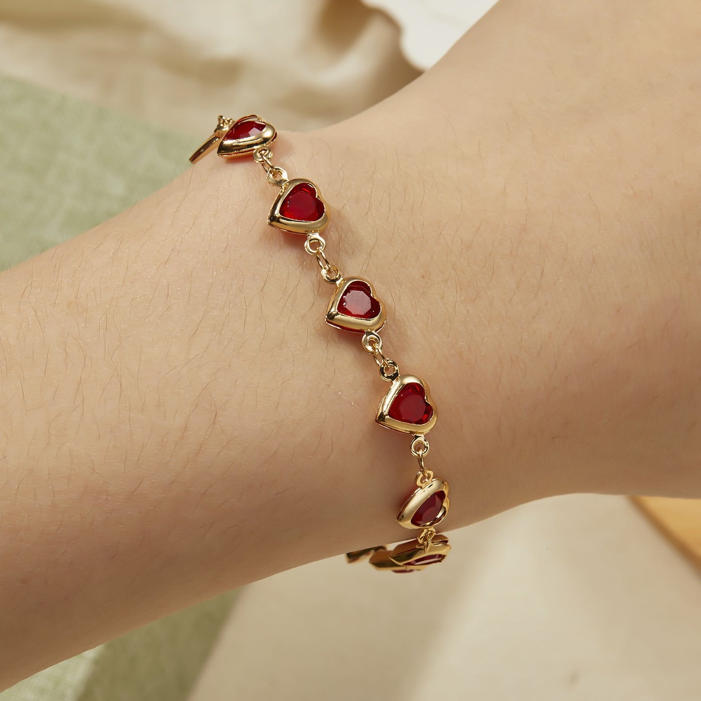 Pulseiras elegantes de corrente de metal com zircônia e cristal vermelho para mulheres, pulseiras coloridas de coração, joias de pulso, presente para festas de casamento e meninas