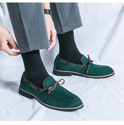 New pointed British men's business dress set with leather shoes and oversized men's shoes, fashionable and versatile