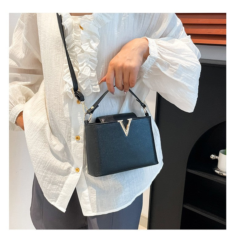 Luxury Women's Tote Bag, Chic V Shaped Stylish Pu Leather Bucket Bag, Top Cover Handbag Women Shoulder Crossbody Bags for Woman