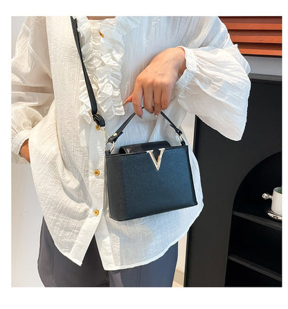Luxury Women's Tote Bag, Chic V Shaped Stylish Pu Leather Bucket Bag, Top Cover Handbag Women Shoulder Crossbody Bags for Woman