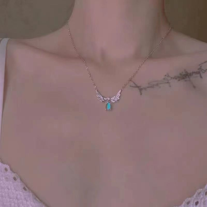 Colares com Pingente em Forma de Coração e Asas de Anjo Cor Prata Zircônia Cúbica 5A Estilo Minimalista Corrente na Clavícula Joias Femininas e para Meninas