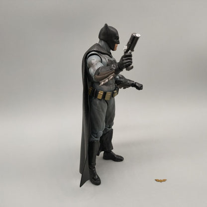 DCC Collectibles DawnofJustice BVS Bat-Hero 6" Figura de Ação Avulsa
